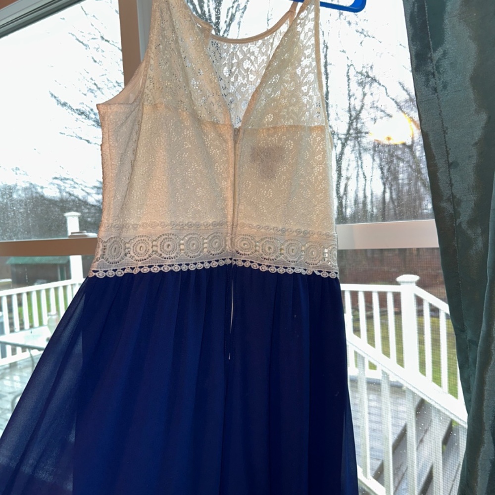 Long elegant eyelet dress - Picture 2 of 4